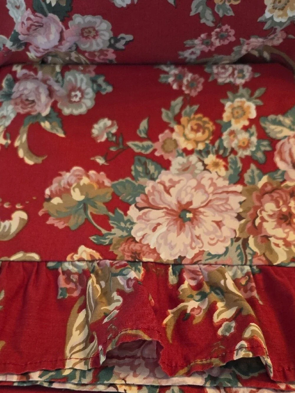 Lauren Ralph Lauren Vintage Red Floral Ruffled Twin Flat Fitted 2 Pillowcases